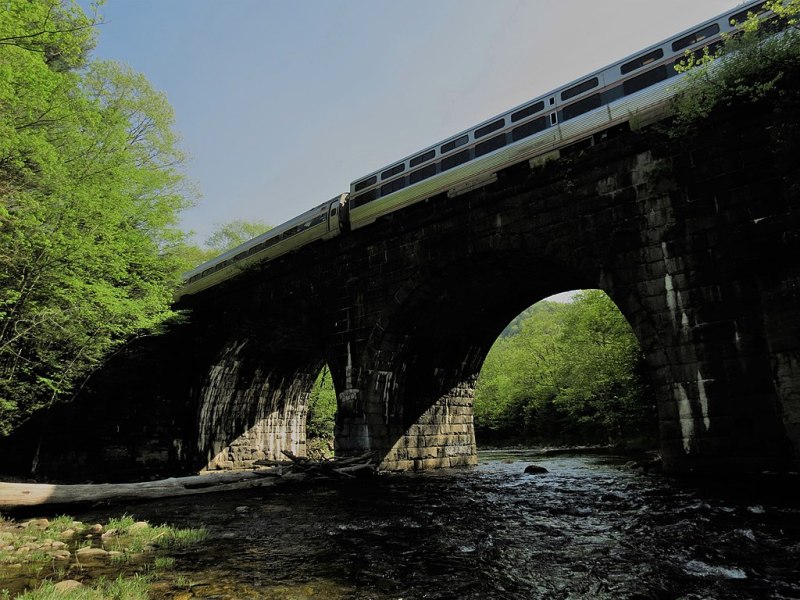 An Amtrak Lake Shore Limited train passes through Chester, Mass. Photo by Benjamin Turon, licensed under the Creative Commons BY-SA 4.0 license.