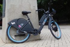 A pedal-assist electric bike from Chicago's Divvy bikesharing system. Photo by Imelda March, courtesy of Streetsblog Chicago.